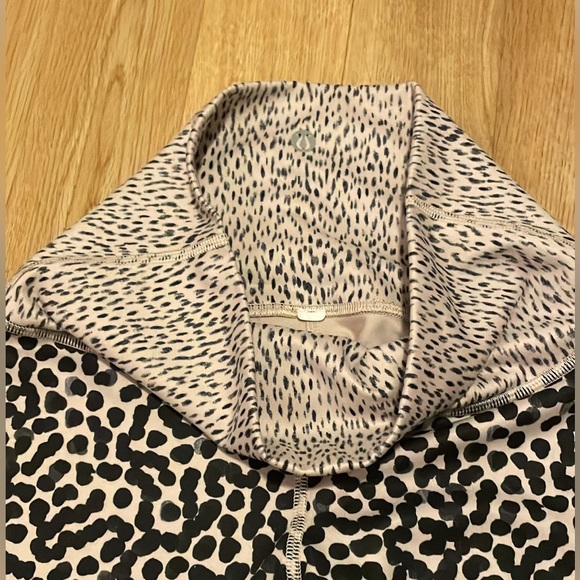 Lululemon Leopard Print Cropped Legging - Picture 5 of 7